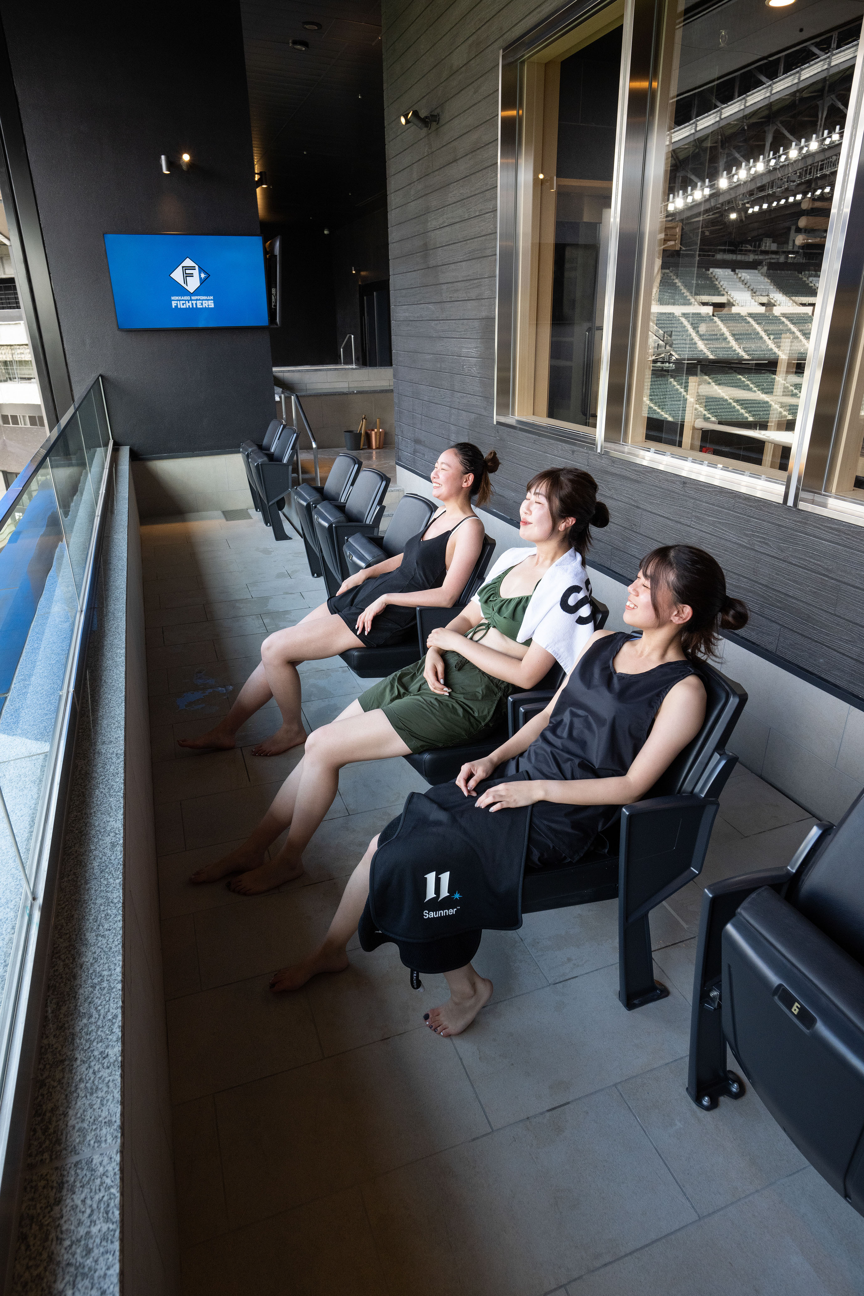 日ハムファイターズ エスコン 黒TOWER11 サウナ tower eleven onsen