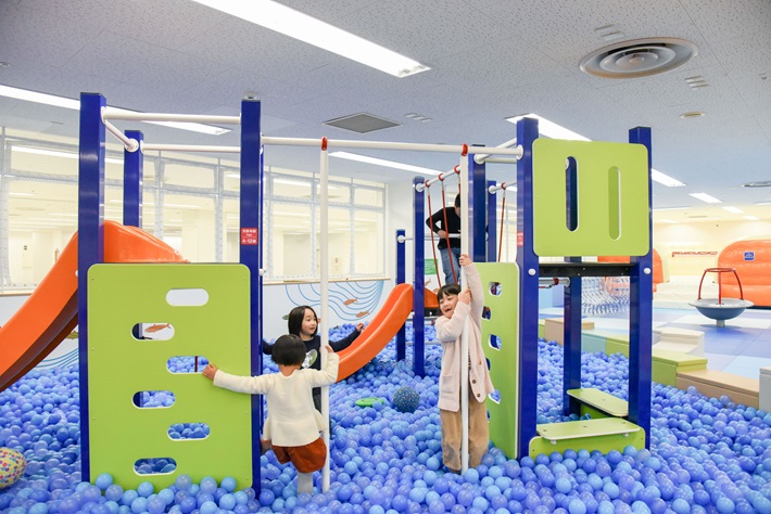 Hiタッチらんどハレニコ！