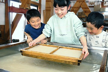 道の駅和紙の里ひがしちちぶ 和紙すき体験