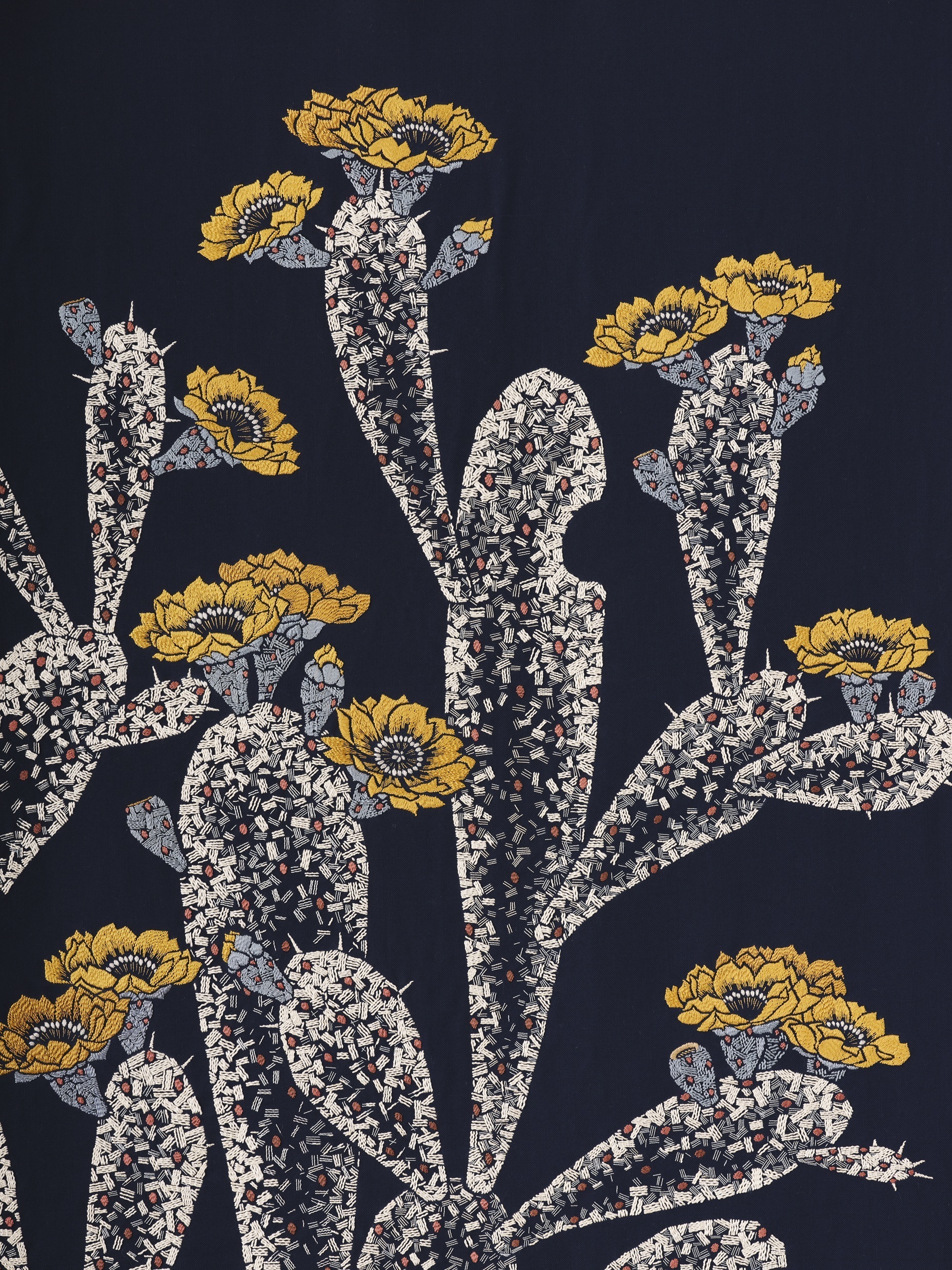 東京都美術館【「上野アーティストプロジェクト2025 刺繍―針がすくい