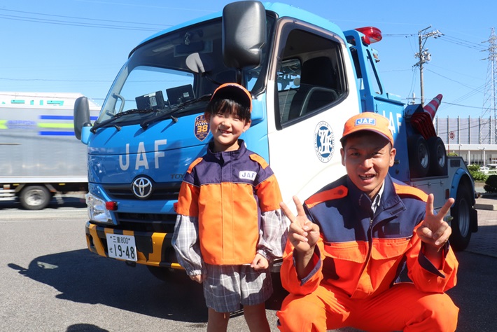 レッカー車と記念撮影イメージ